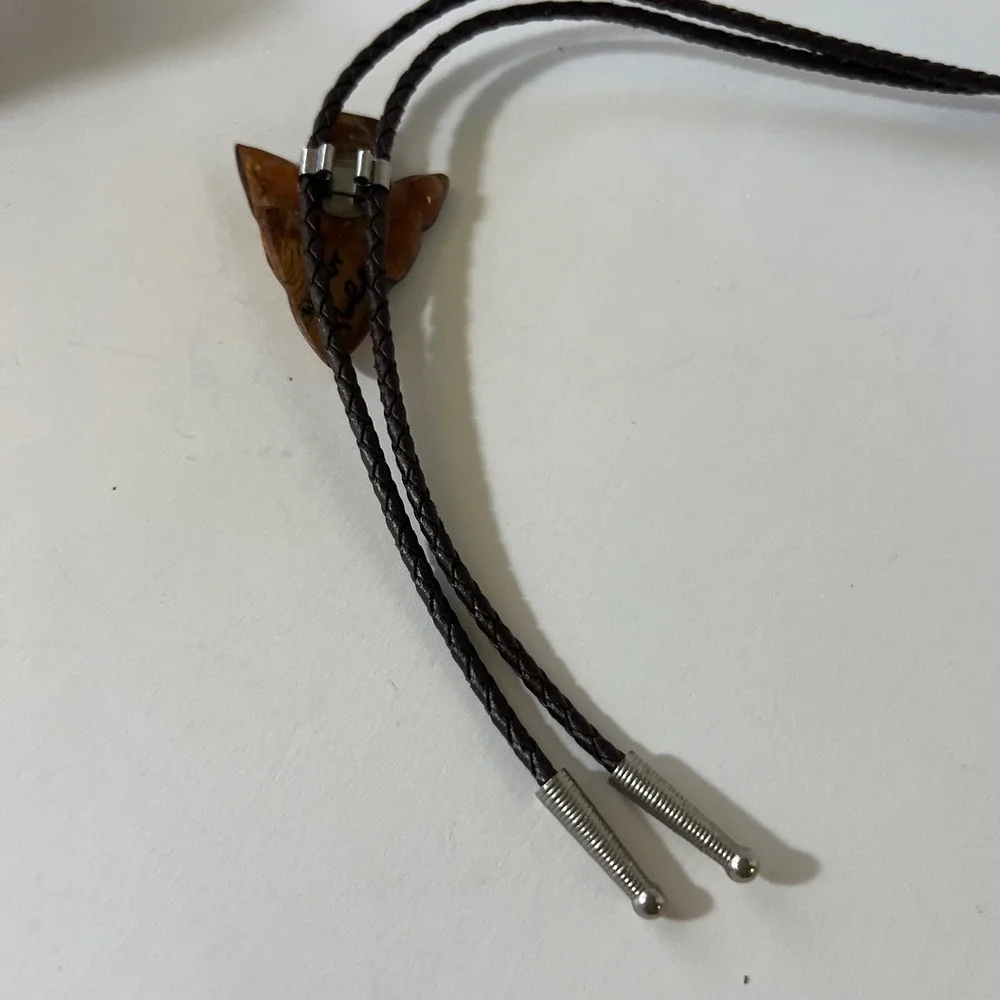 Vintage‎ Handcarved Walnut Wood Resin Arrowhead Bolo Tie Leather Brown Signed